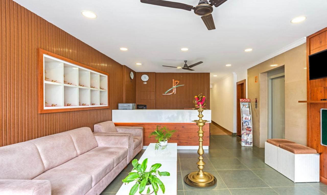Treebo Jp Residency Hotel Thiruvananthapuram Kültér fotó