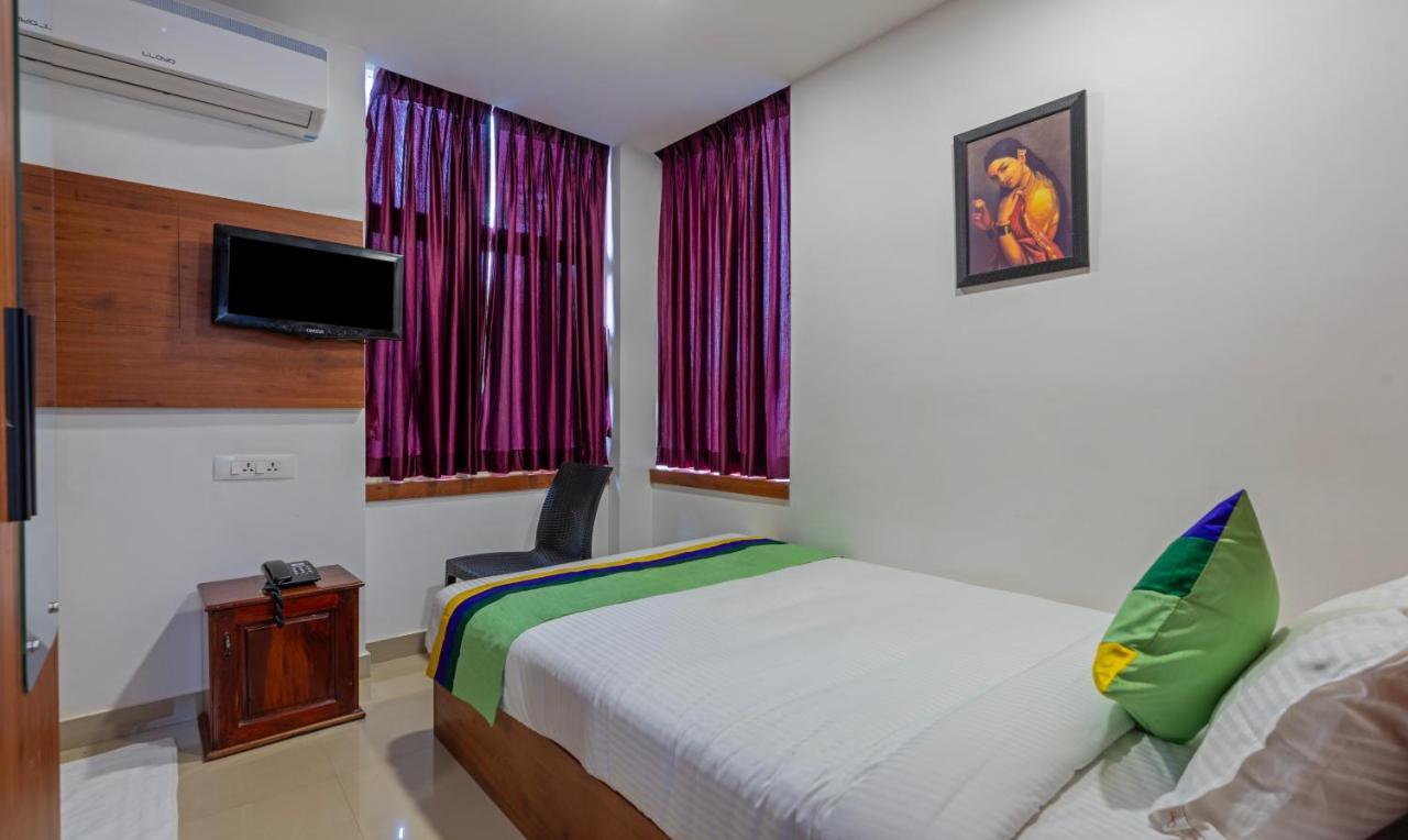 Treebo Jp Residency Hotel Thiruvananthapuram Kültér fotó